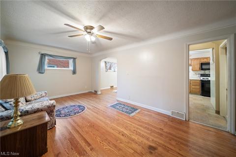 121 E 216th St, Euclid, OH 44123 photo 4