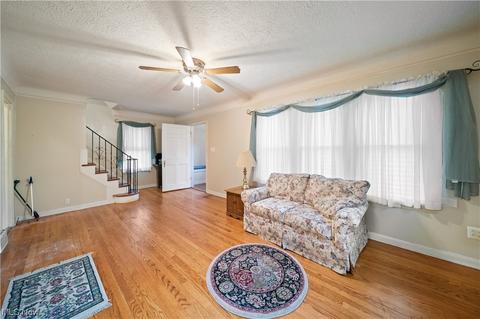 121 E 216th St, Euclid, OH 44123 photo 5