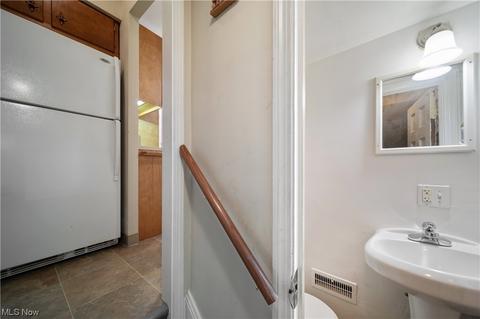 121 E 216th St, Euclid, OH 44123 photo 15