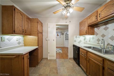 121 E 216th St, Euclid, OH 44123 photo 11