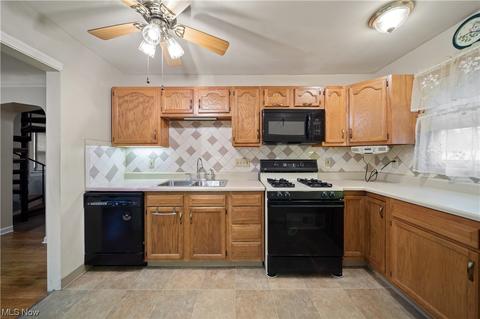 121 E 216th St, Euclid, OH 44123 photo 9