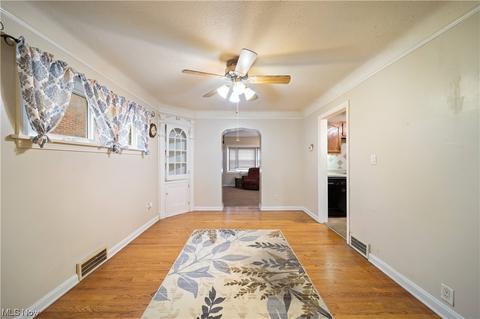 121 E 216th St, Euclid, OH 44123 photo 7