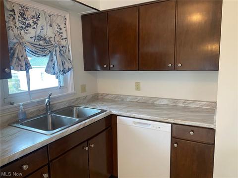 418 Ohio St, Elyria, OH 44035 photo 9