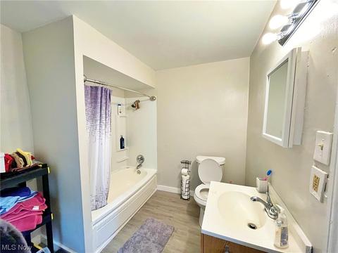 225 Gates Ave, Elyria, OH 44035 photo 8