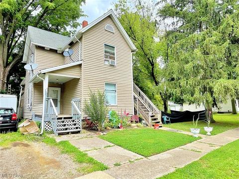 225 Gates Ave, Elyria, OH 44035 photo 4