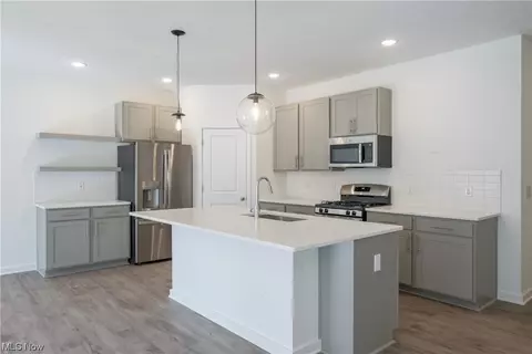 426 River Run Dr, Elyria, OH 44035 photo 7