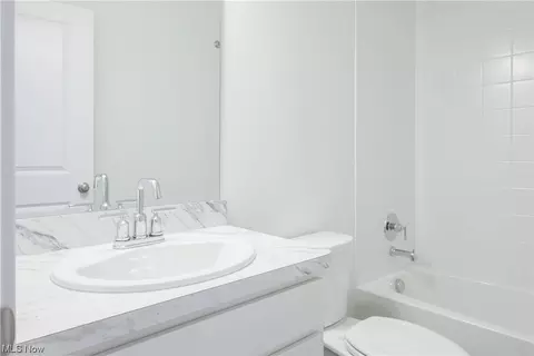 426 River Run Dr, Elyria, OH 44035 photo 11