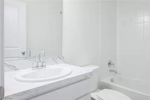 426 River Run Dr, Elyria, OH 44035 photo 11