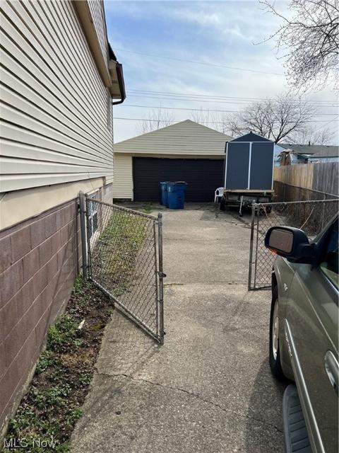 2136 Jackson St, Lorain, OH 44052 photo 4