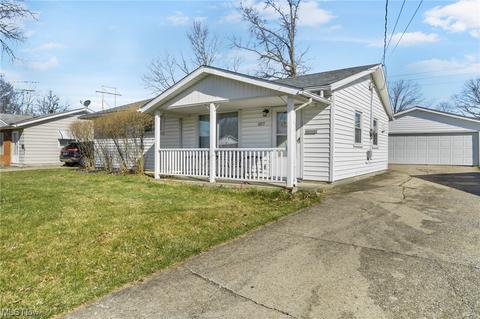1977 E 37th St, Lorain, OH 44055 photo 3