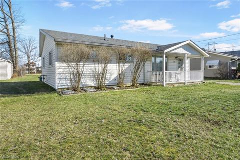 1977 E 37th St, Lorain, OH 44055 photo 2