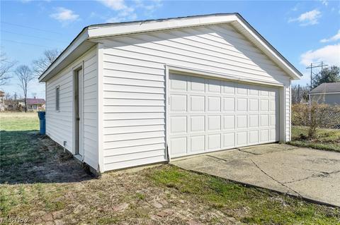 1977 E 37th St, Lorain, OH 44055 photo 14