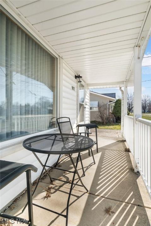 1977 E 37th St, Lorain, OH 44055 photo 4