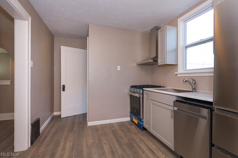 1135 E St, Lorain, OH 44052 photo 8