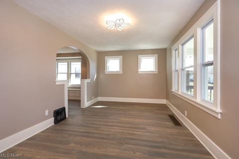1135 E St, Lorain, OH 44052 photo 3