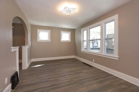 1135 E St, Lorain, OH 44052 photo 4