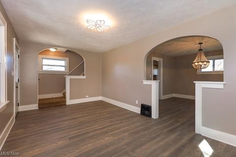 1135 E St, Lorain, OH 44052 photo 2