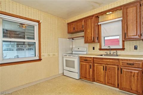 24821 Devoe Ave, Euclid, OH 44123 photo 4