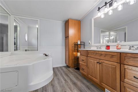 8167 White Rd, Burbank, OH 44214 photo 18