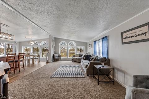 8167 White Rd, Burbank, OH 44214 photo 4