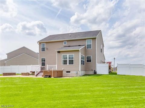 8024 Maxim Cir NE, Canton, OH 44721 photo 3