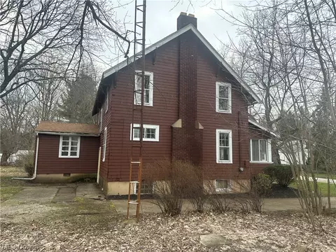 6142 Lucas Ave, Ashtabula, OH 44004 photo 2