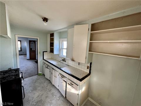 44 E 221st St, Euclid, OH 44123 photo 4