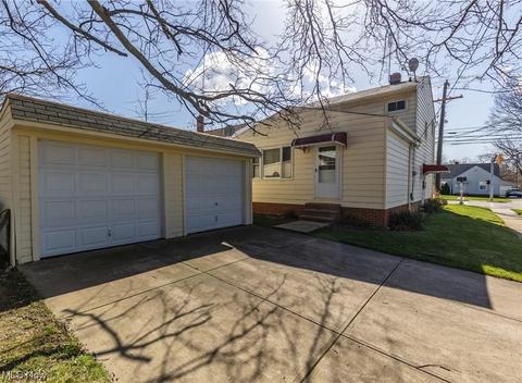 725 E 260th St, Euclid, OH 44132 photo 3