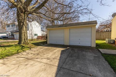 725 E 260th St, Euclid, OH 44132 photo 4