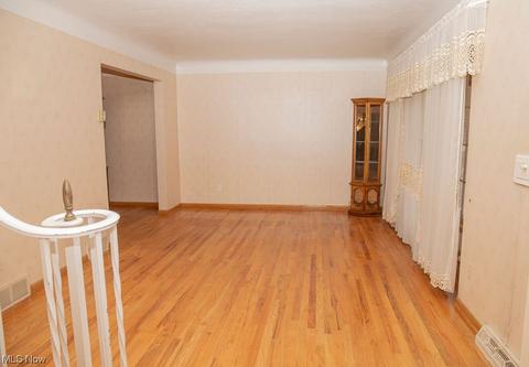 725 E 260th St, Euclid, OH 44132 photo 7