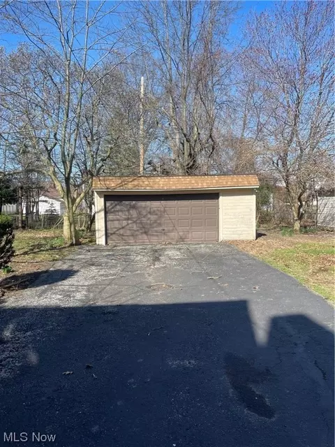 274 E 216th St, Euclid, OH 44123 photo 6