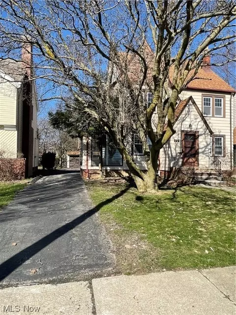 274 E 216th St, Euclid, OH 44123 photo 2