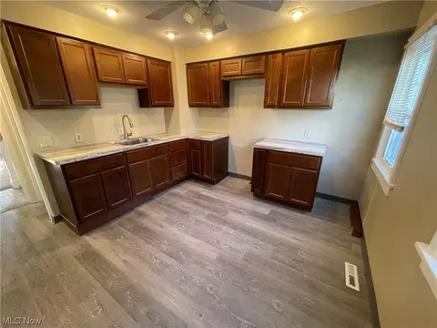274 E 216th St, Euclid, OH 44123 photo 8