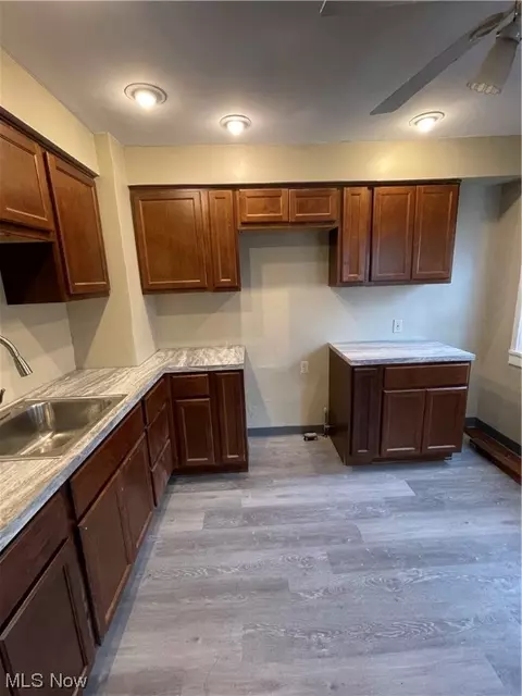 274 E 216th St, Euclid, OH 44123 photo 9