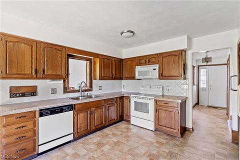 4622 Commodore Dr, Stow, OH 44224 photo 12