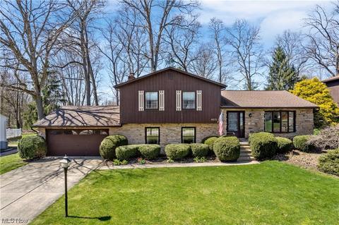 4622 Commodore Dr, Stow, OH 44224 photo 1