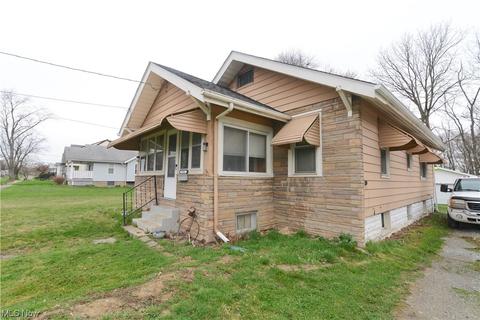 372 Creed St, Struthers, OH 44471 photo 2