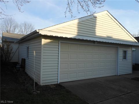2181 Rockefeller Rd, Wickliffe, OH 44092 photo 7