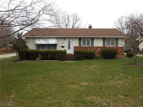 2181 Rockefeller Rd, Wickliffe, OH 44092 photo 2
