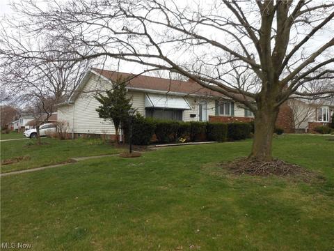 2181 Rockefeller Rd, Wickliffe, OH 44092 photo 4