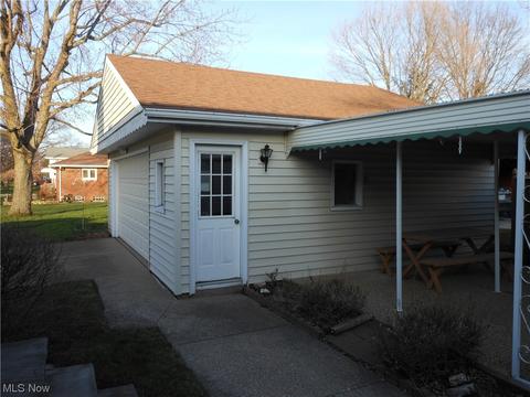 2181 Rockefeller Rd, Wickliffe, OH 44092 photo 9