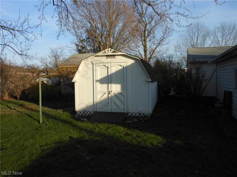 2181 Rockefeller Rd, Wickliffe, OH 44092 photo 5