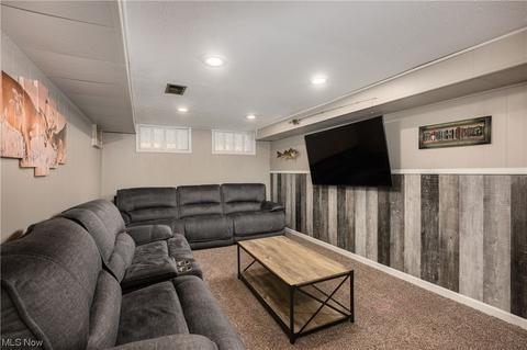 31 Woolf Ave, Akron, OH 44312 photo 8