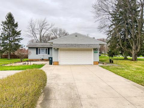8306 Wright Rd, Broadview Heights, OH 44147 photo 3