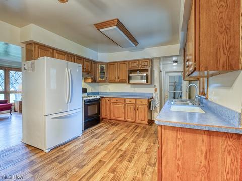 8306 Wright Rd, Broadview Heights, OH 44147 photo 9