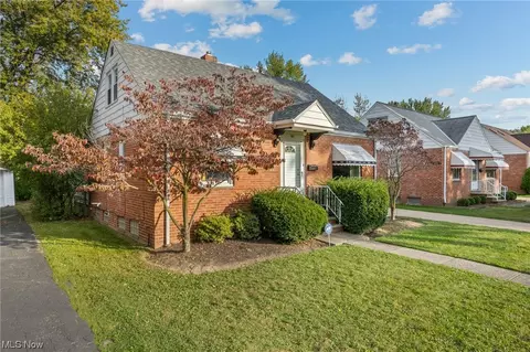 745 E 256th St, Euclid, OH 44132 photo 3