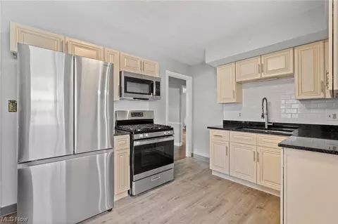 745 E 256th St, Euclid, OH 44132 photo 12