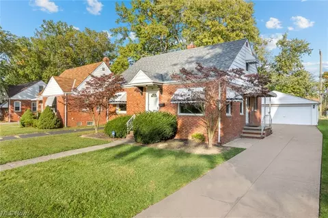 745 E 256th St, Euclid, OH 44132 photo 2
