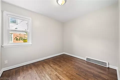 745 E 256th St, Euclid, OH 44132 photo 10