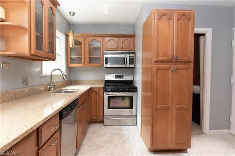 254 E 210th St, Euclid, OH 44123 photo 7